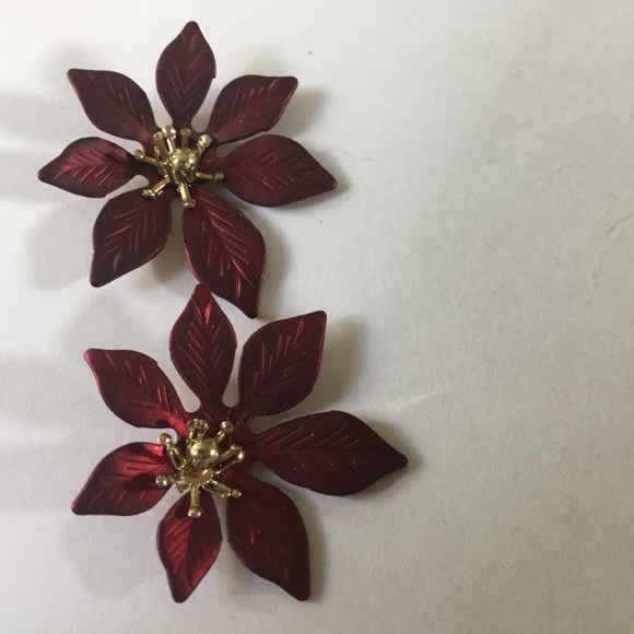 Vintage Red Poinsettia Earrings - Picture 3 of 8